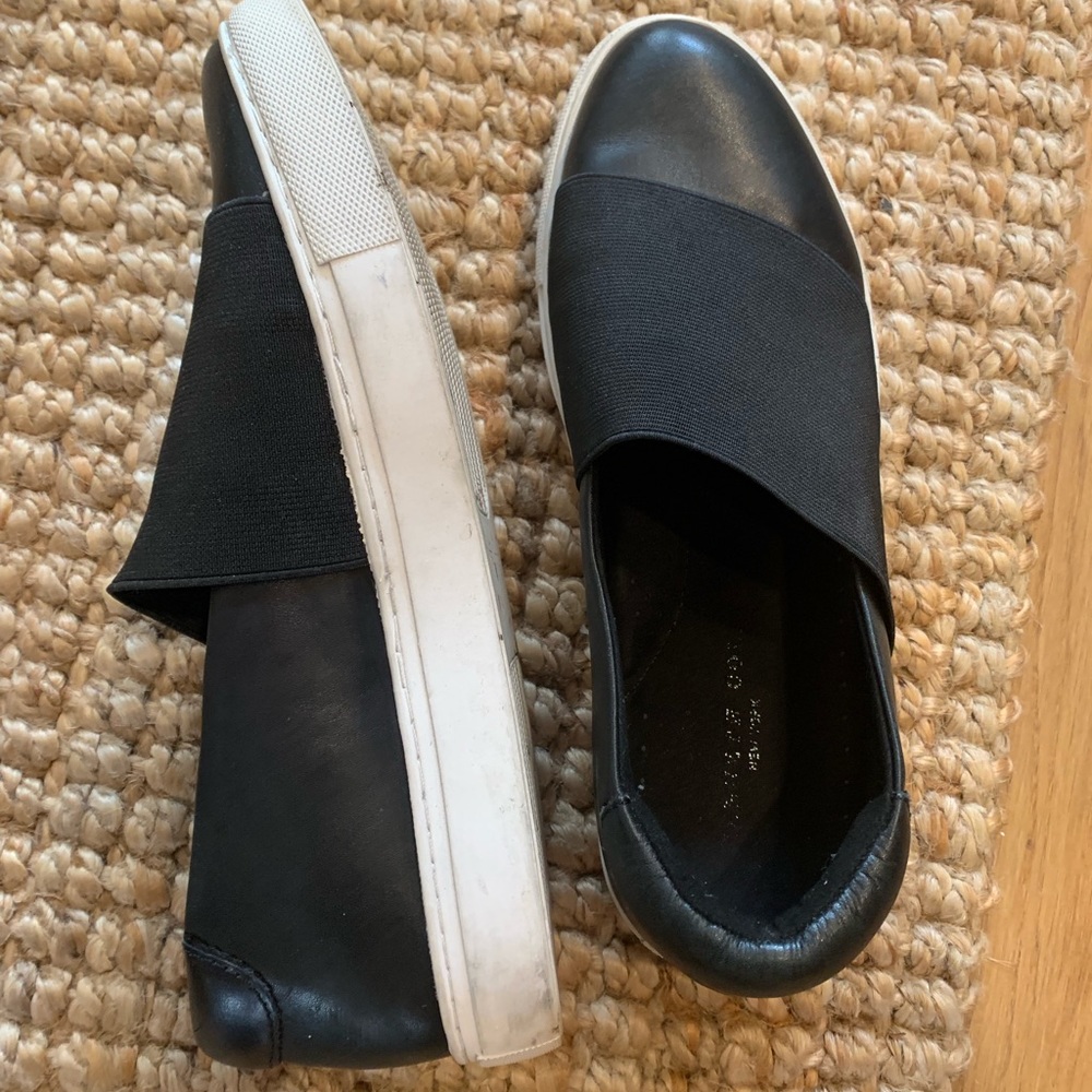 Kenneth Cole Black Leather Slip On Sneaker